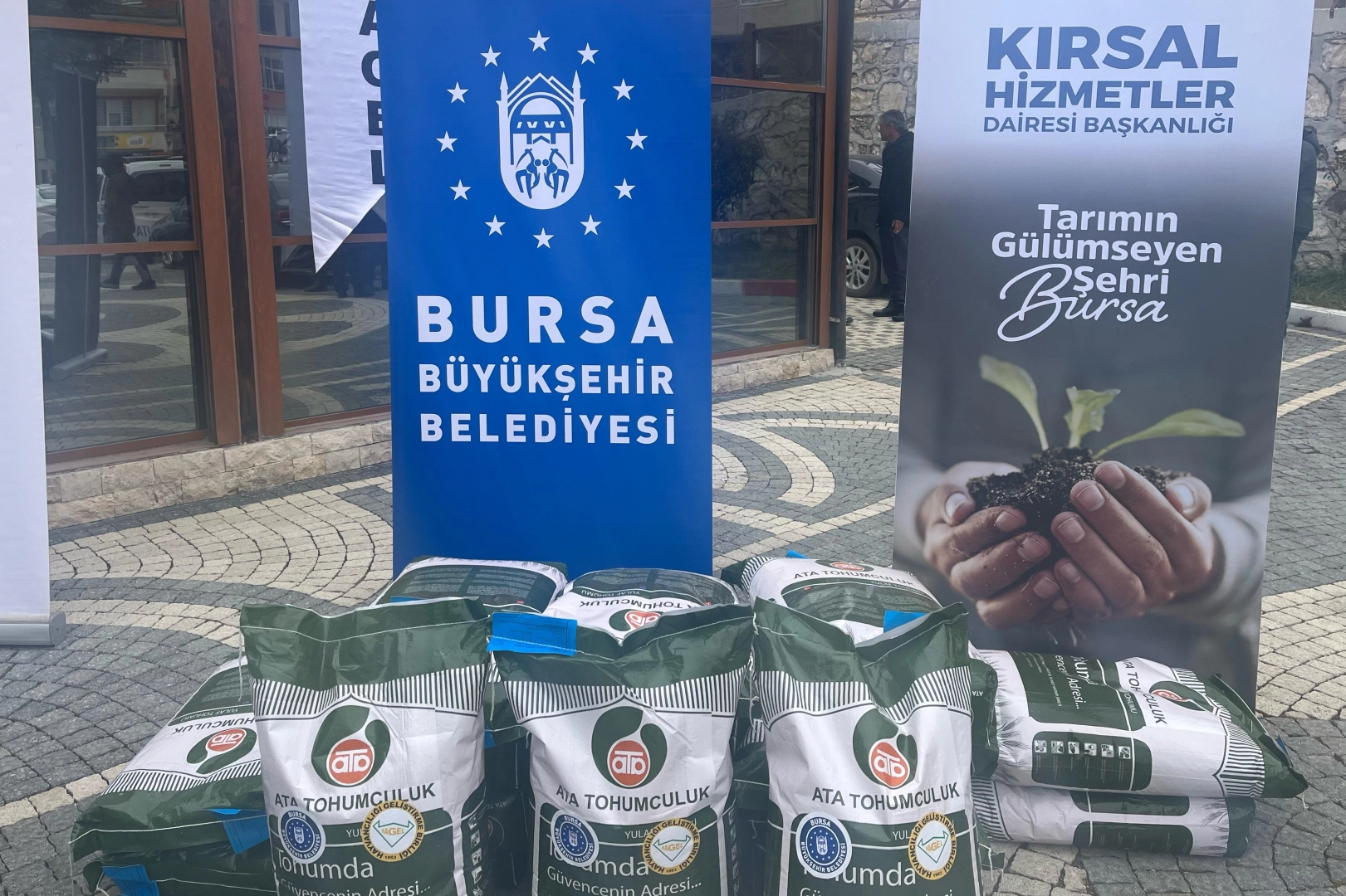 Bursa Büyükşehir'den çiftçiye tohum desteği