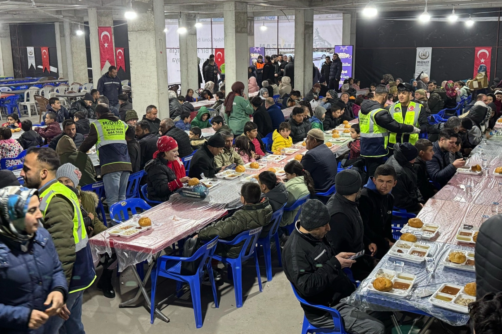 Mardin'de Ramazan bereketi iftar sofrasında paylaşıldı
