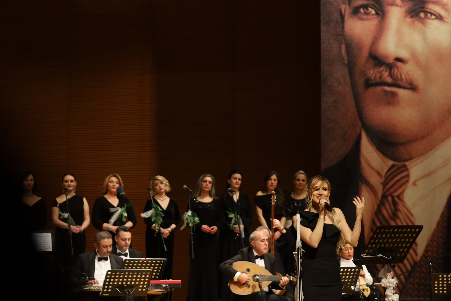 Bursa'da eşsiz eserler kadın müzisyenlerin sesleriyle hayat buldu