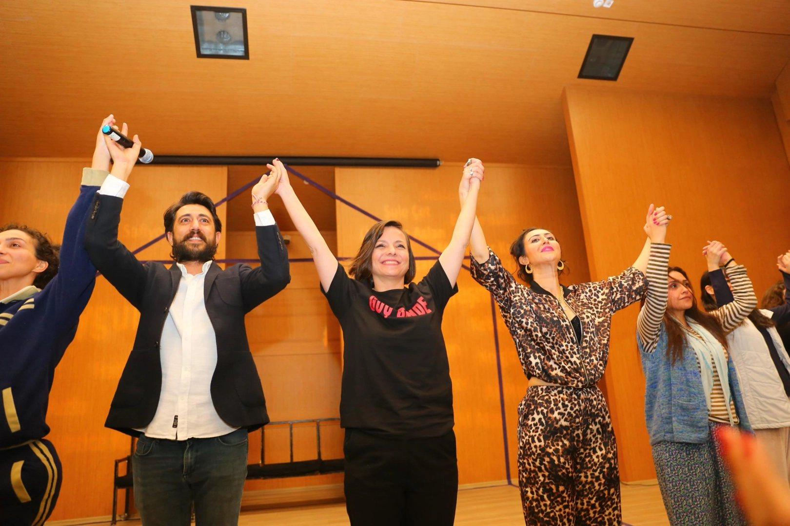 İzmir'de Karabağlar Kent Tiyatrosu’ndan özel oyun 