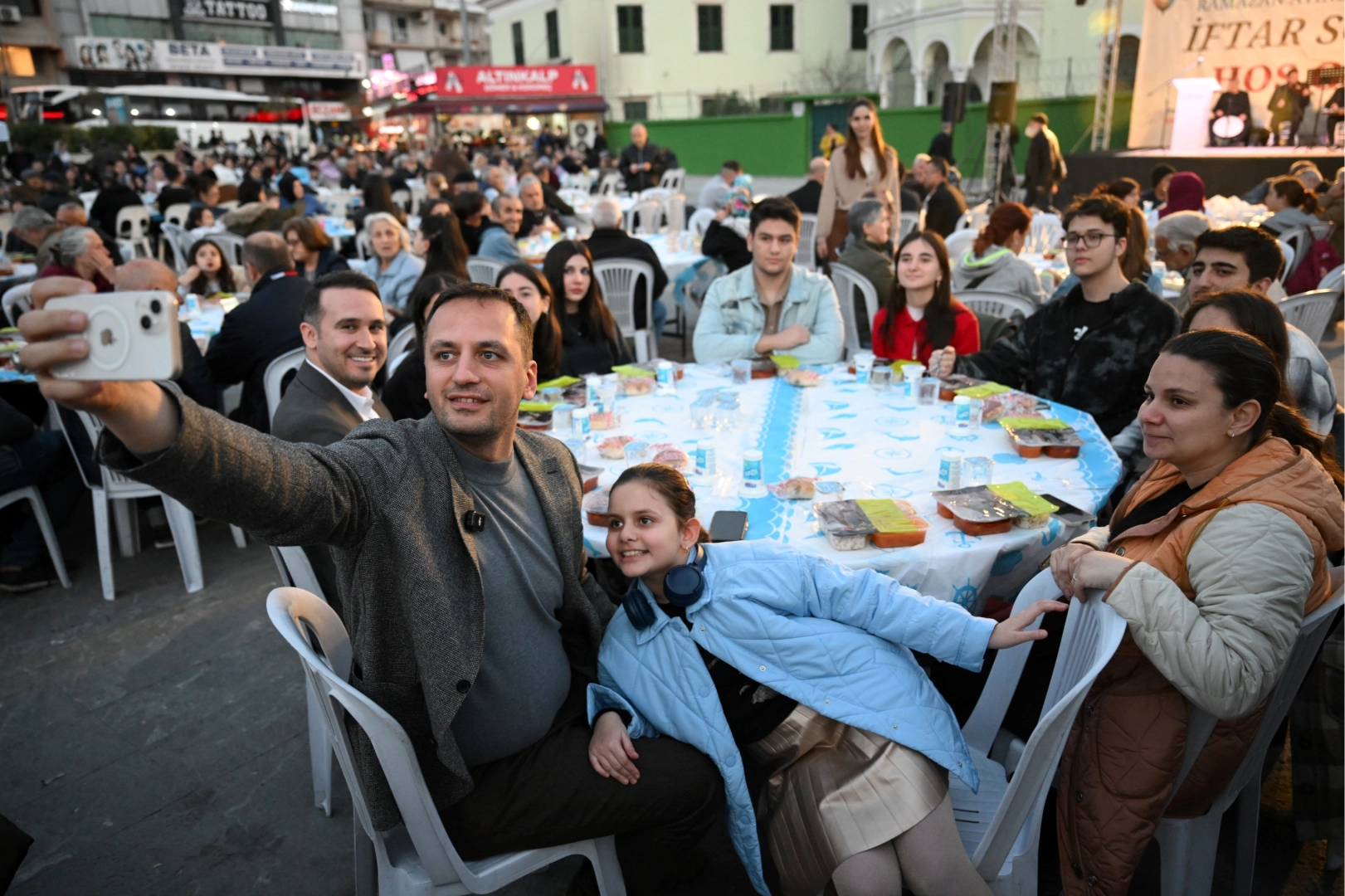İzmir Bornova’da Kadir Gecesi’nde büyük iftar buluşması