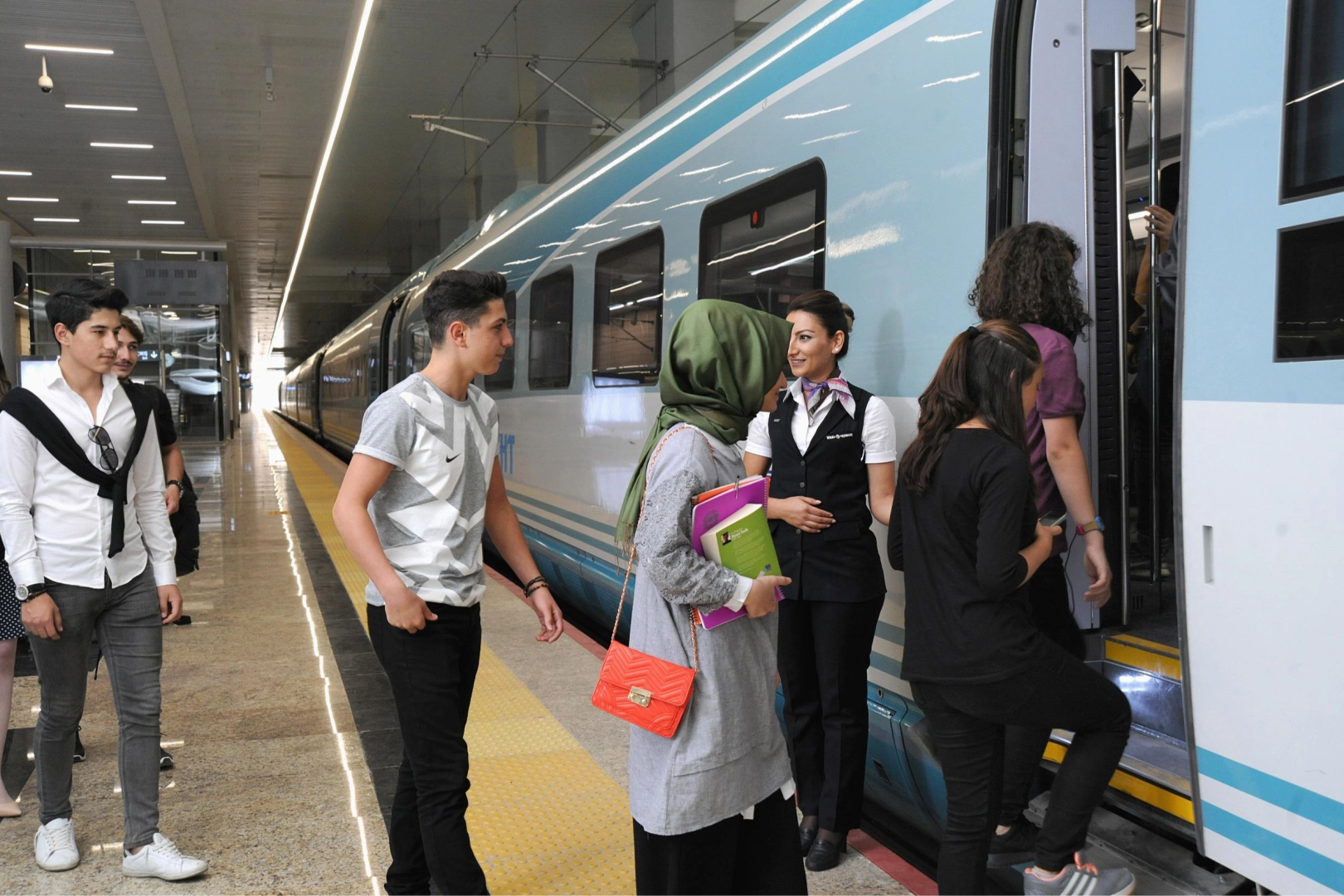 Raylarda bayram trafiği... 2,8 milyon yolcu taşındı