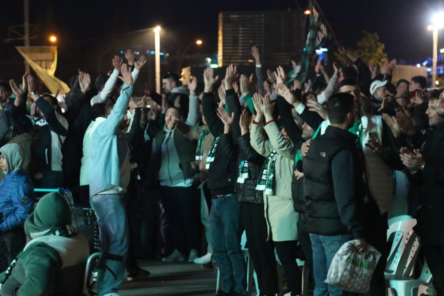 Kocaeli'de meydan, "Şampiyon Kocaelispor" sesleriyle inledi