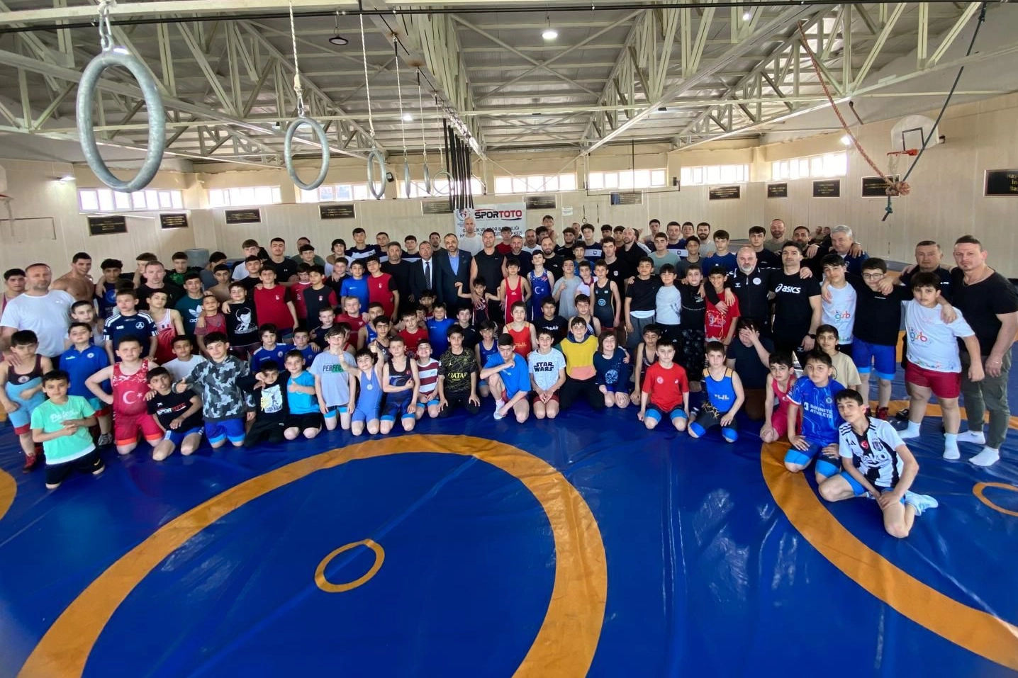 Sakarya Büyükşehir'den güreşçilere moral ziyareti