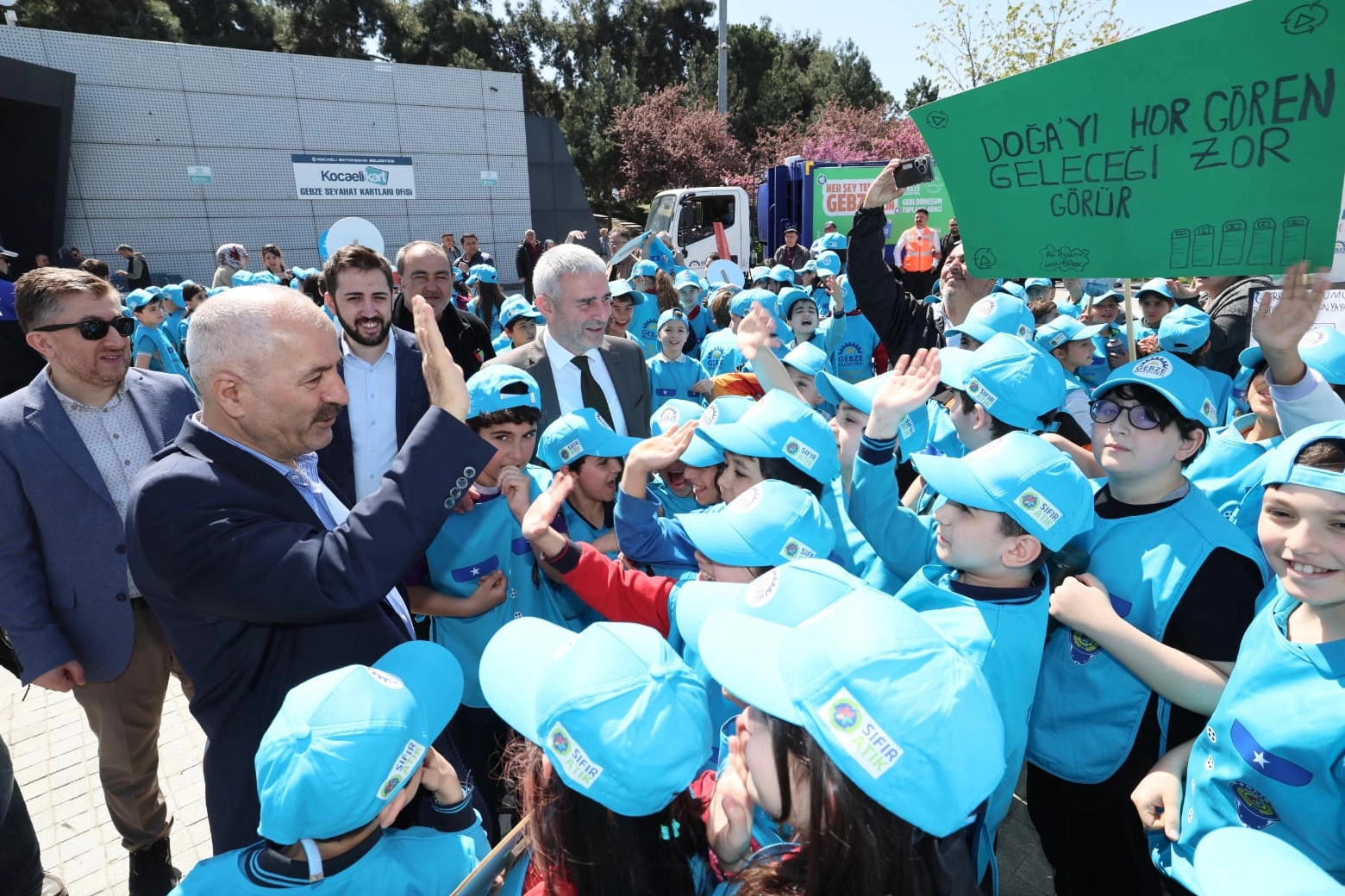 Gebze’de öğrencilerden 'Sıfır Atık'a destek yürüyüşü