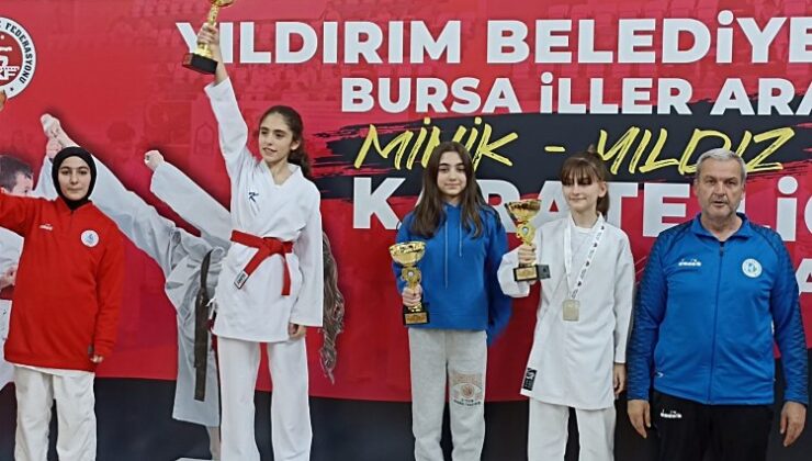 İzmitli karateciler Bursa’dan madalyayla döndü