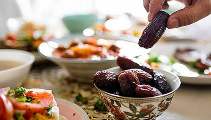 Bu besinler ile oruç tutmak daha rahat olacak!… İftar ve sahur arasında en az 2 litre su