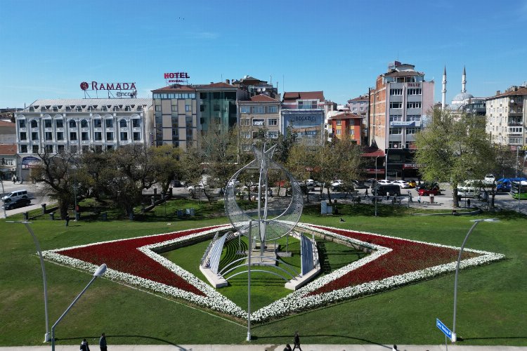 Gebze Belediye Başkanı Zinnur Büyükgöz’ün talimatları doğrultusunda mevsimine uygun çiçek