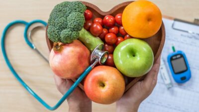 Diyabetin, vücuttaki birçok organı etkileyen kronik bir hastalık olduğunu belirten