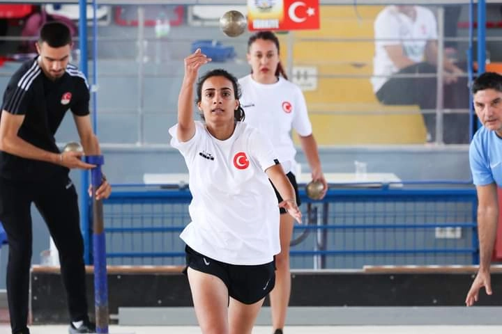 Bursa Büyükşehir Belediyesporlu Mine Türker, Mersin’de düzenlenen Avrupa Kadınlar ve