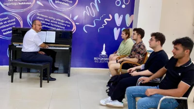 İzmir Büyükşehir Belediyesi, kariyerini müzik alanında geliştirmek isteyen gençler için