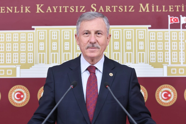 Saadet Partisi Grup Başkanı Selçuk Özdağ, yurt dışına ihraç edilen