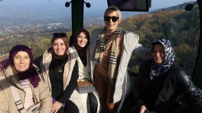 Büyükşehir’in düzenlediği etkinlikte bir araya gelen kadın çiftçiler, Kocaeli’nin yarım