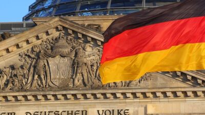 Almanya Vizesi, ülkede geçici veya kalıcı olarak bulunmak isteyen herkes