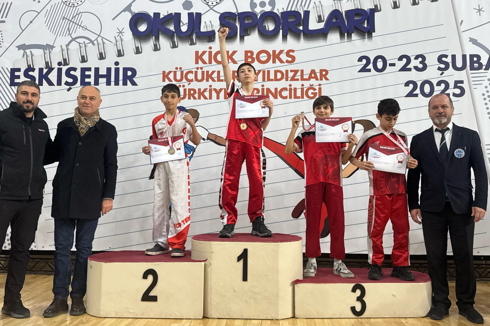 Bilecik Pazaryeri’nin gururu olan 7 kick boksçu Eskişehir’de düzenlenen Türkiye