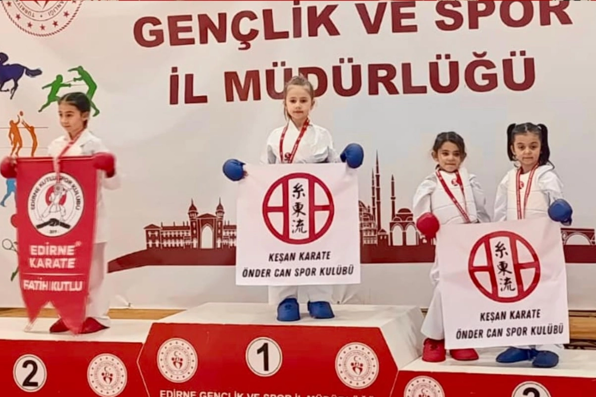 Edirne’de Keşan Öndercan Spor Kulübü, Karate İl Şampiyonası’nda büyük bir