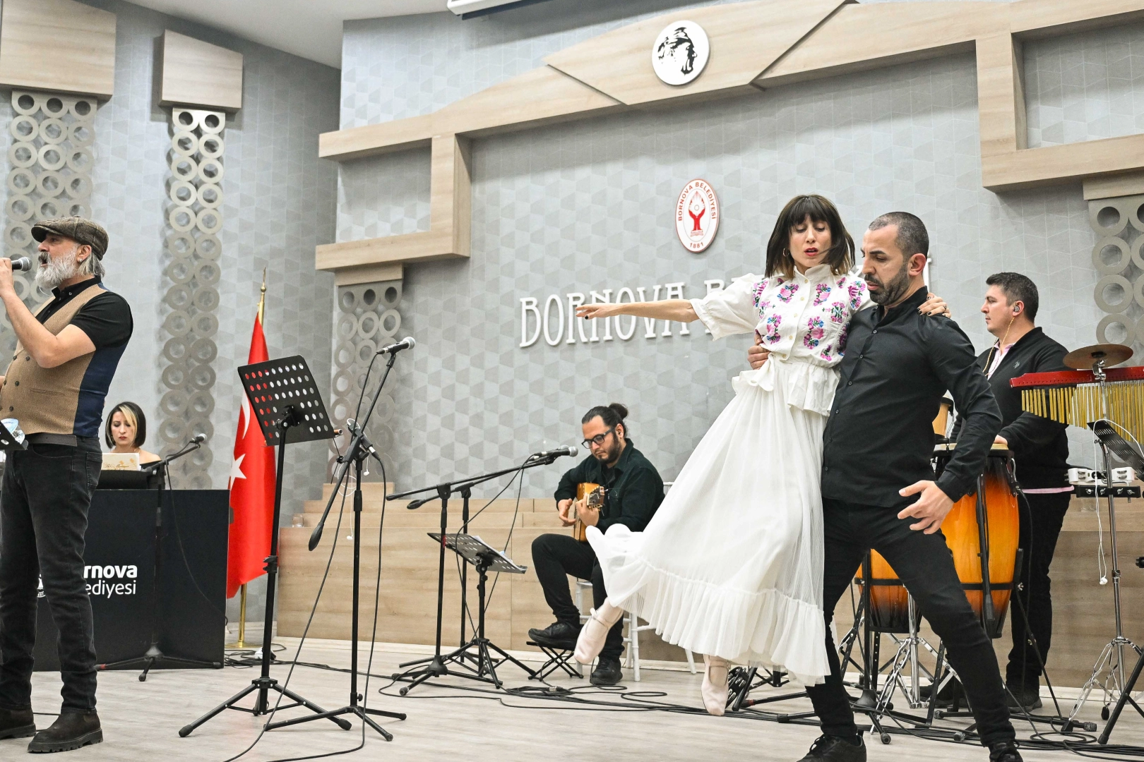 İzmir Bornova Belediyesi, Türk müziğinin iki efsane ismi Barış Manço