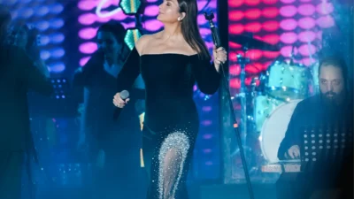 Ünlü sanatçı Sibel Can, yoğun kar yağışına rağmen Cahide Palazzo’yu