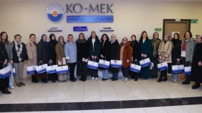 Kocaeli Büyükşehir’in başlattığı “Okuyan Şehir Kulübü” projesi ile kitap okuma