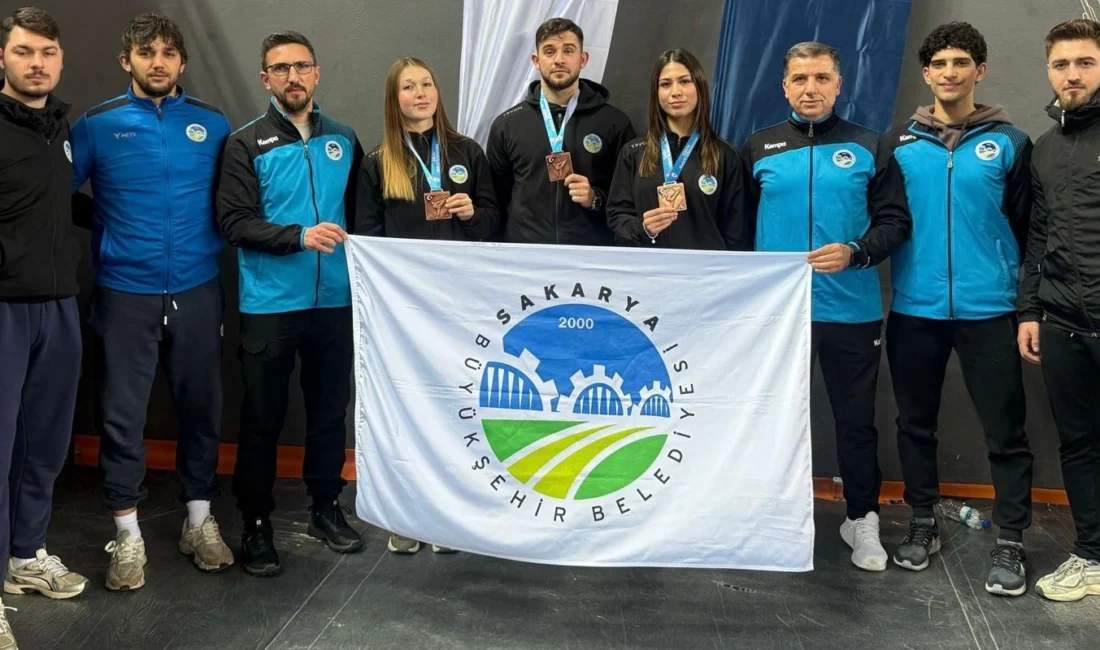 Sakarya Büyükşehir Belediyesi Karate sporcuları, Trabzon’da düzenlenen Türkiye Büyükler Karate