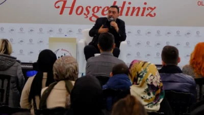 Kocaeli Büyükşehir’in Ramazan söyleşilerine konuk olan oyuncu Ahmet Yenilmez, kendine