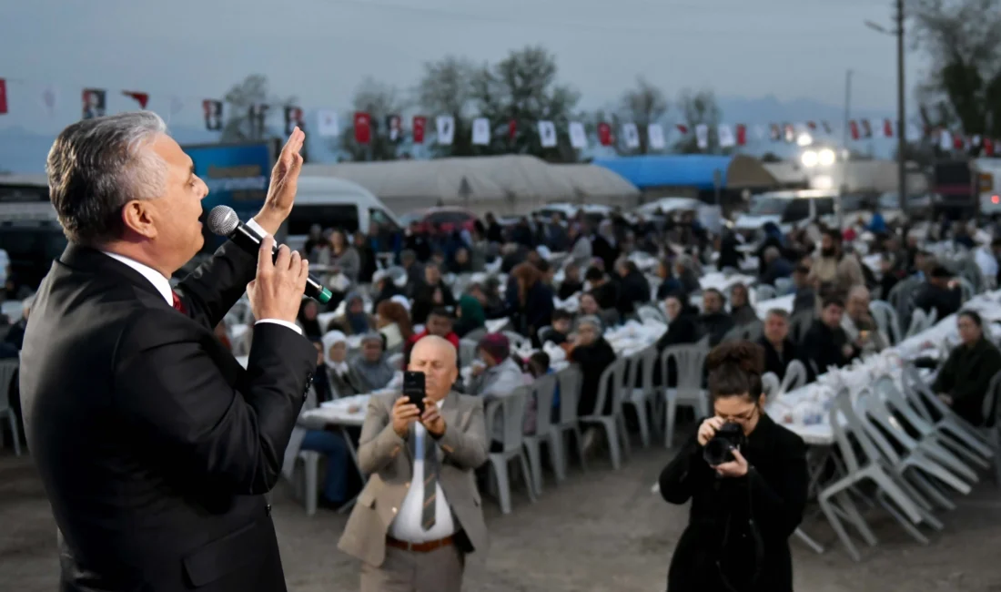 Antalya Muratpaşa Belediye Başkanı Ümit Uysal, Kırcami Çiviler Camii yanında