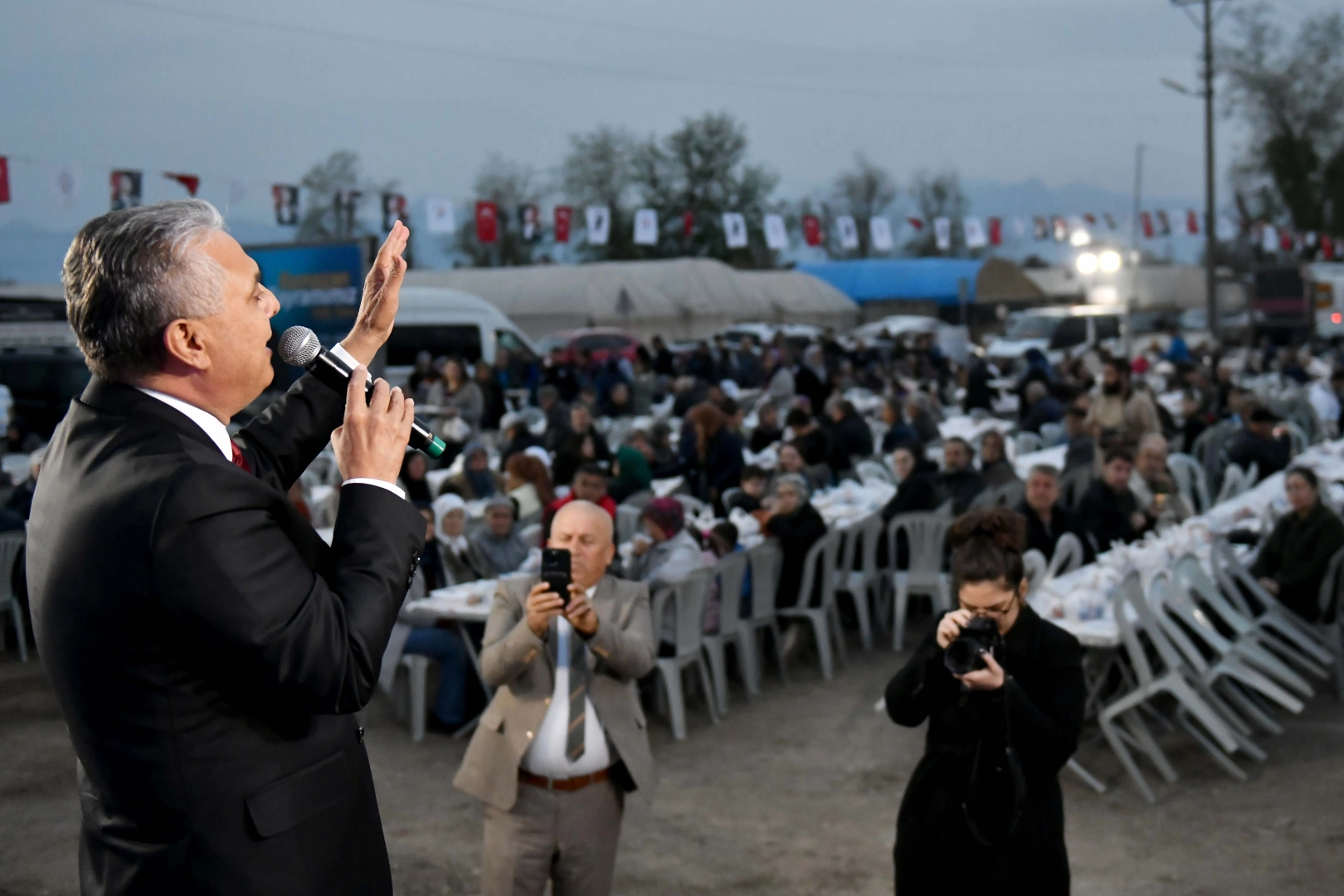 Antalya Muratpaşa Belediye Başkanı Ümit Uysal, Kırcami Çiviler Camii yanında