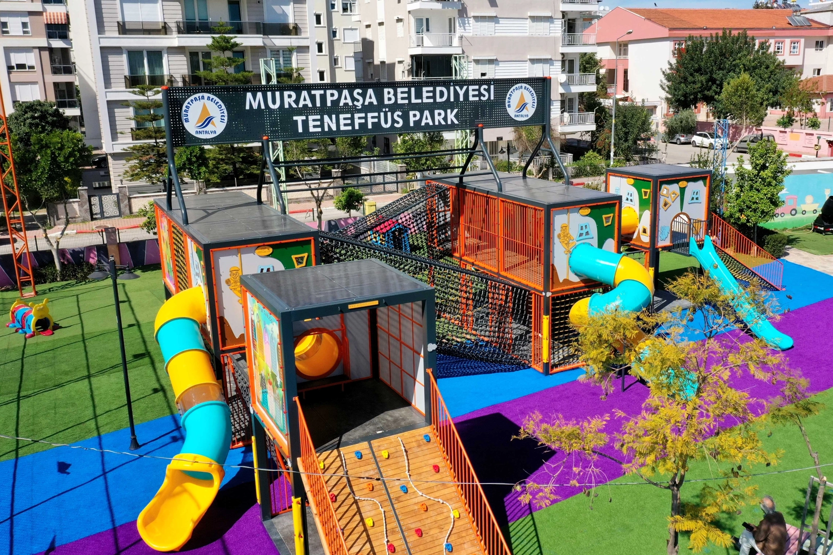 Antalya’da Muratpaşa Belediyesi’nin açık hava çocuk oyun dünyası Teneffüs Park’a