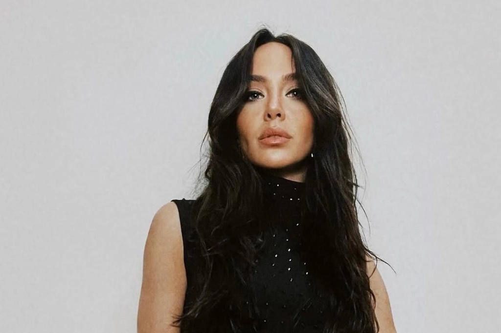 Son dönemde arka arkaya çıkardığı şarkılarla ve sahne performanslarıyla adından