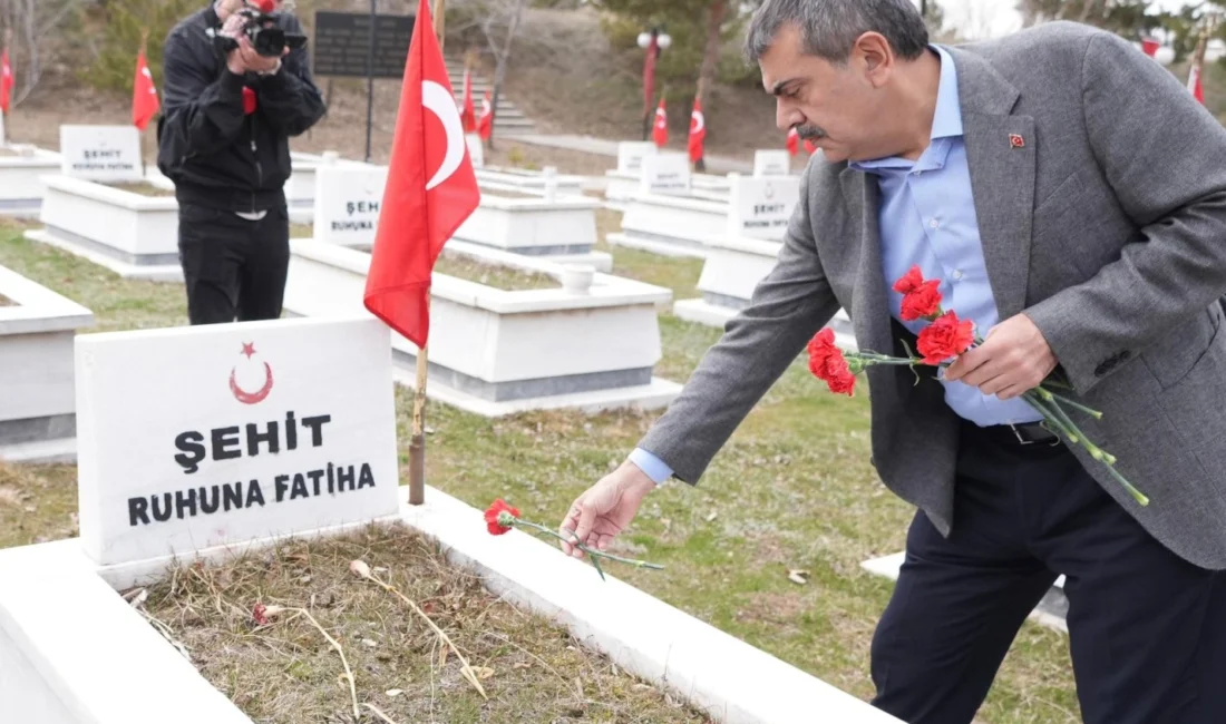Milli Eğitim Bakanı Yusuf Tekin, Erzurum’da bayramlaşma programına katıldı, şehitliği