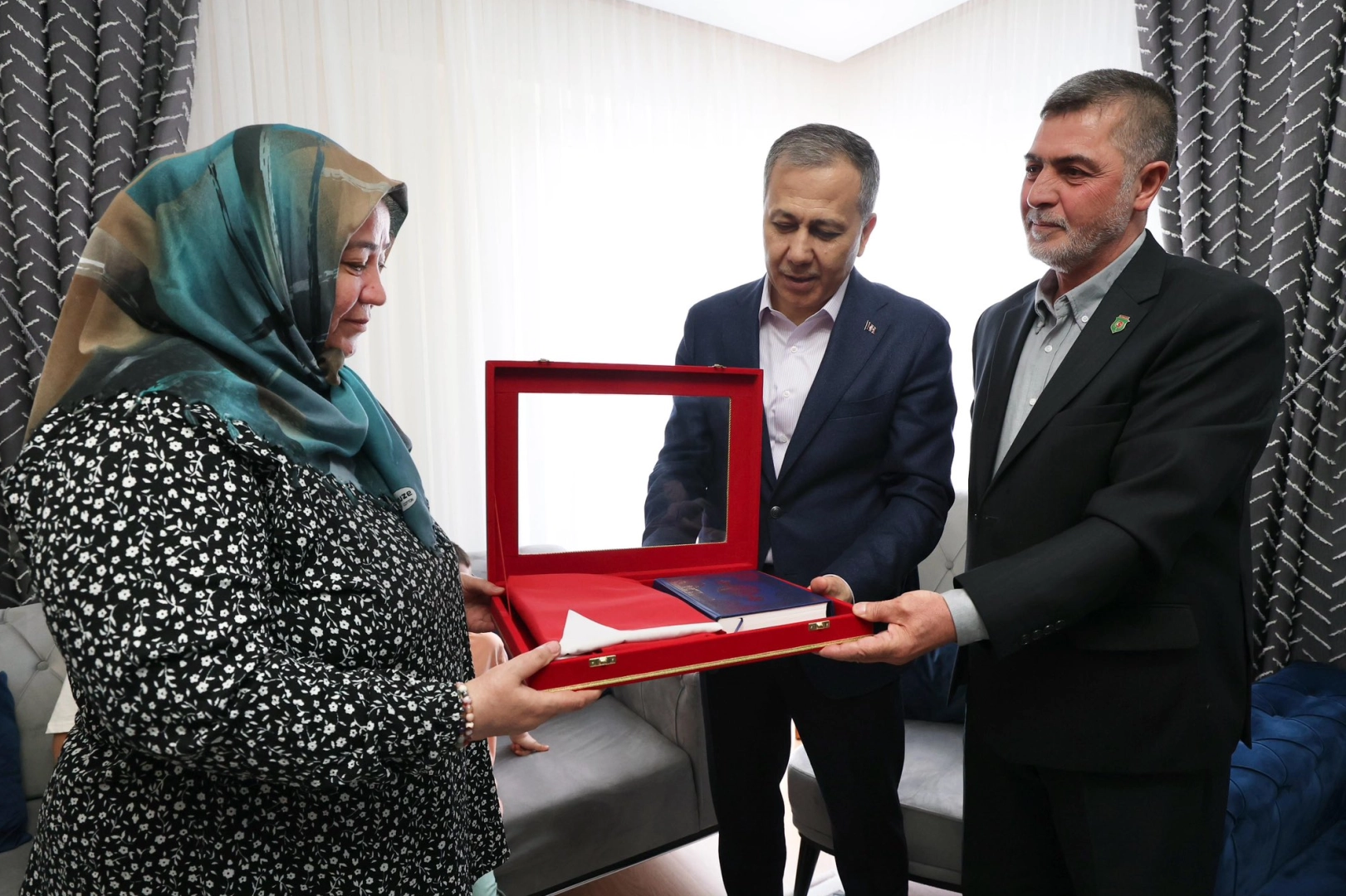 İçişleri Bakanı Ali Yerlikaya, Konya’da şehit ailesini ziyaret etti. ANKARA