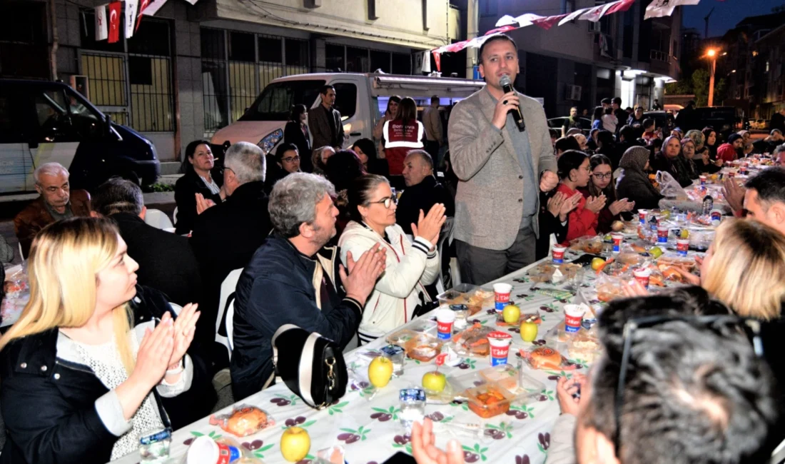 İzmir Bornova Belediye Başkanı Ömer Eşki, Yeşilova Mahallesi’ndeki iftar programında