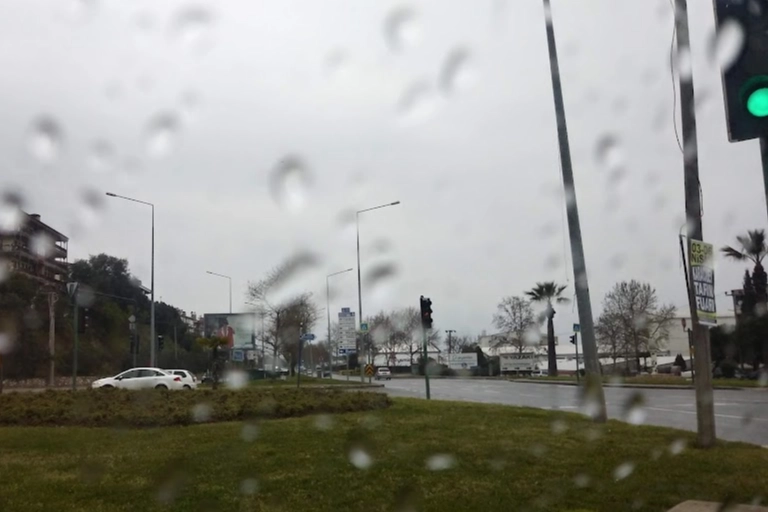 Bayramın ikinci gününde bugün yurt genelinde yağışlı hava özellikle öğle