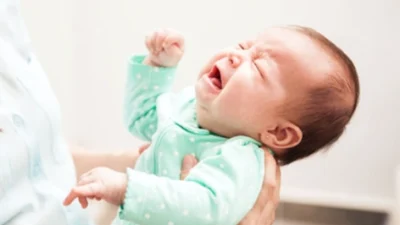 Bebeklerde reflü sık görülen ve genellikle bebek büyüdükçe kendiliğinden düzelen