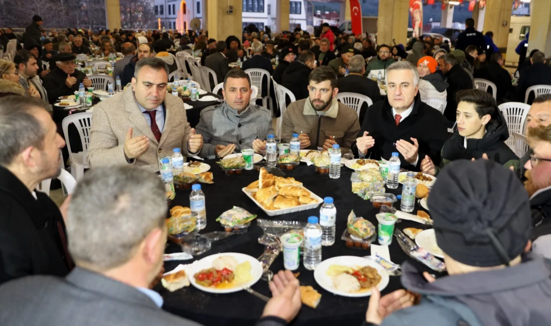 Ramazan ayının bereketini yaptığı çalışmalarla kentin her noktasında hissettiren Bursa