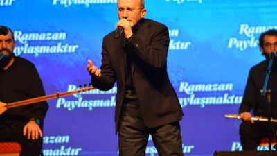 Bursa Yıldırım Belediyesi, Ramazan etkinlikleri kapsamında Ömer Karaoğlu müzik dinletisi düzenledi.