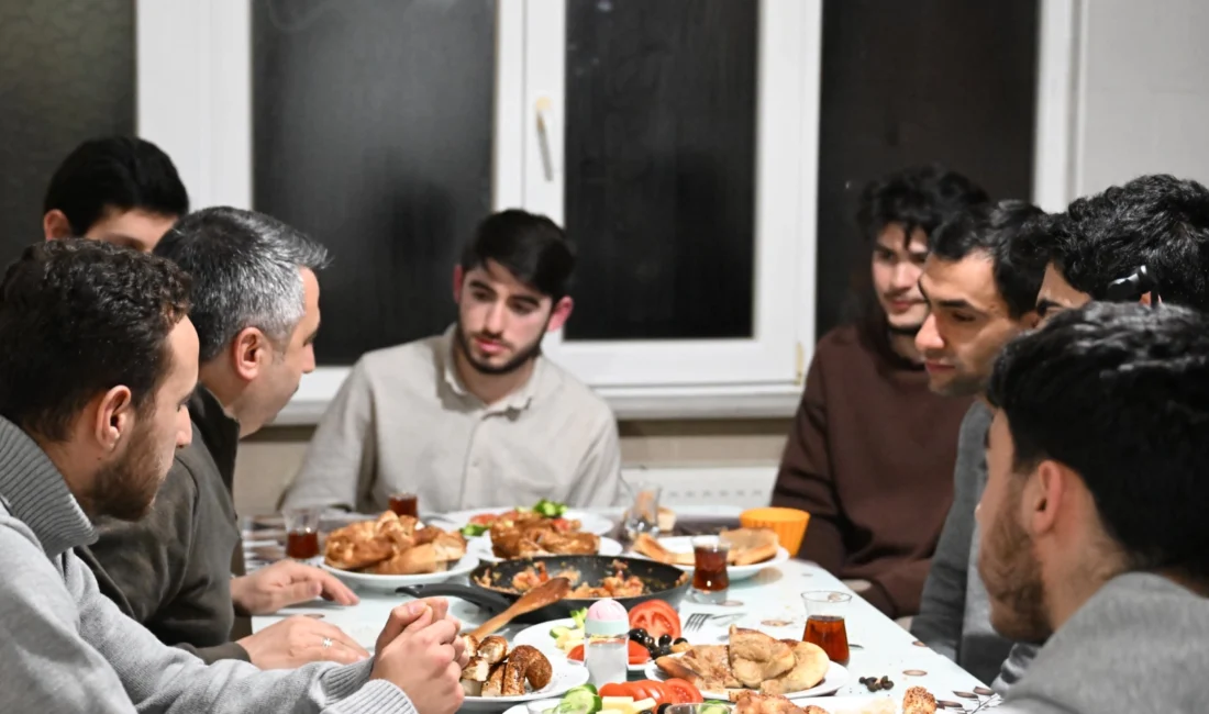 Bursa Yıldırım Belediye Başkanı Oktay Yılmaz, gençlerin davetine icabet edip