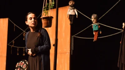 Bursa Yıldırım Belediyesi, oyuncu Nurdan Albamya’nın Filistinli Meryem’in hayatını sahneye