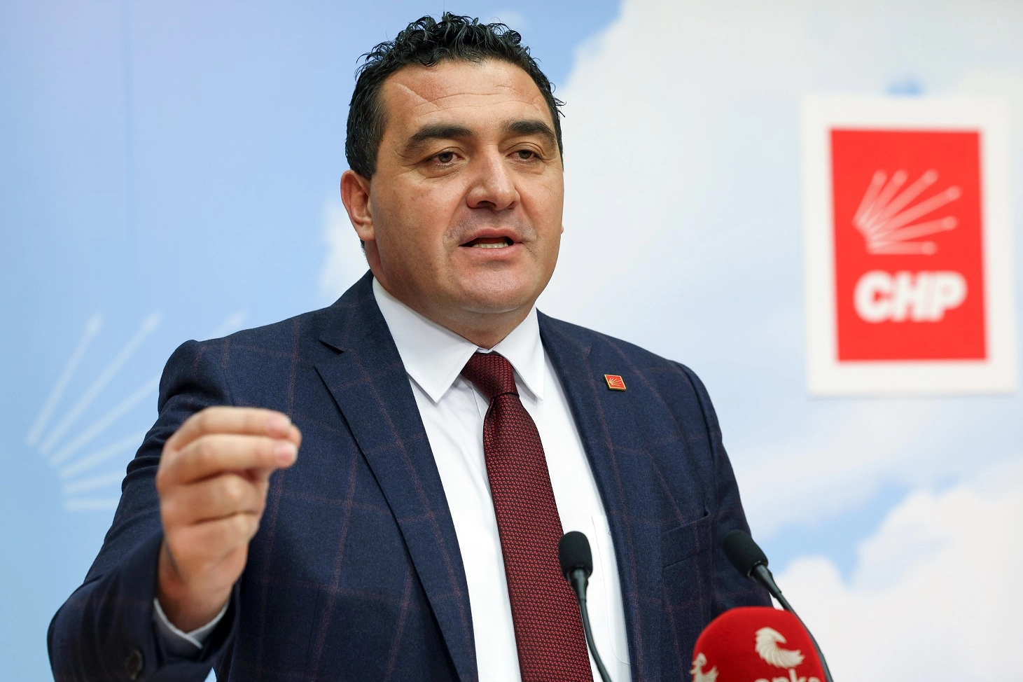 Hükümetin son yıllarda sıklıkla yaptığı bant daralması, sosyal medya platformlarına