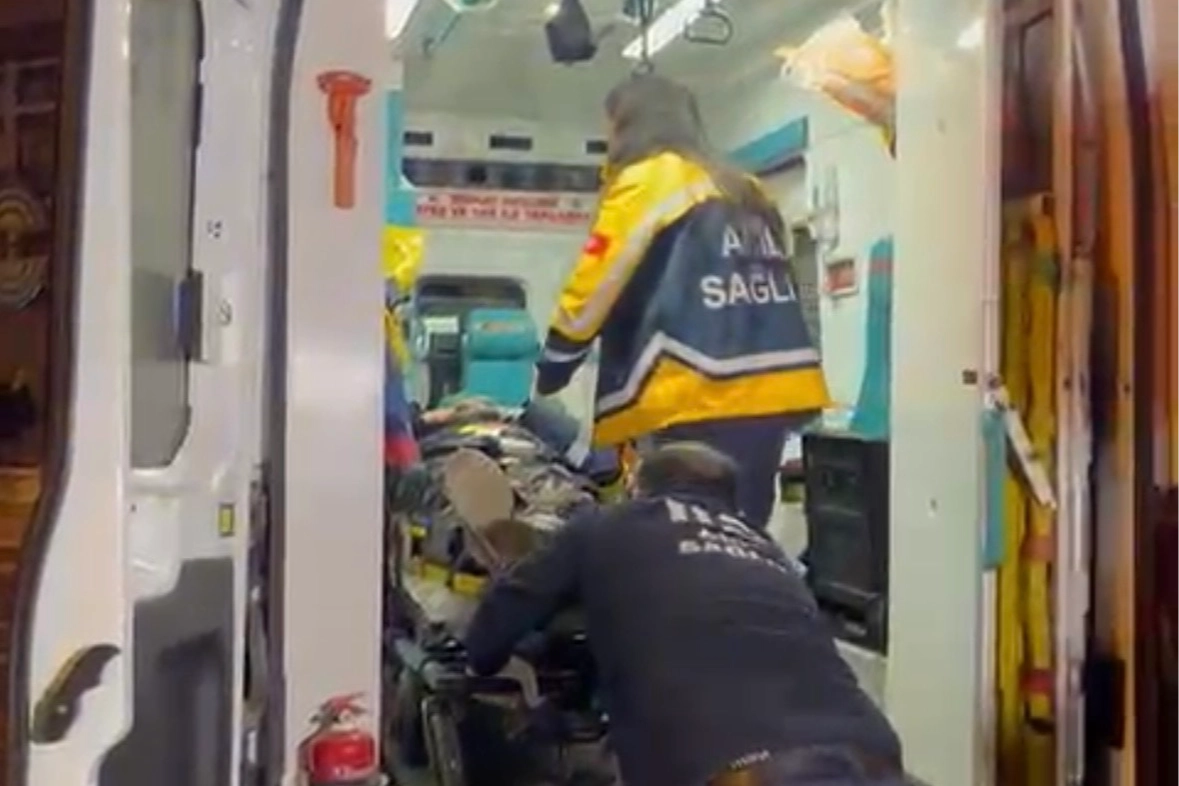 Düzce’de meydana gelen kazada motosiklet ile otomobil çarpıştı. Çarpışmanın etkisiyle