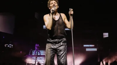 Edis, en sevilen şarkıları ve muhteşem sahne performansıyla İstanbul’da Volkswagen