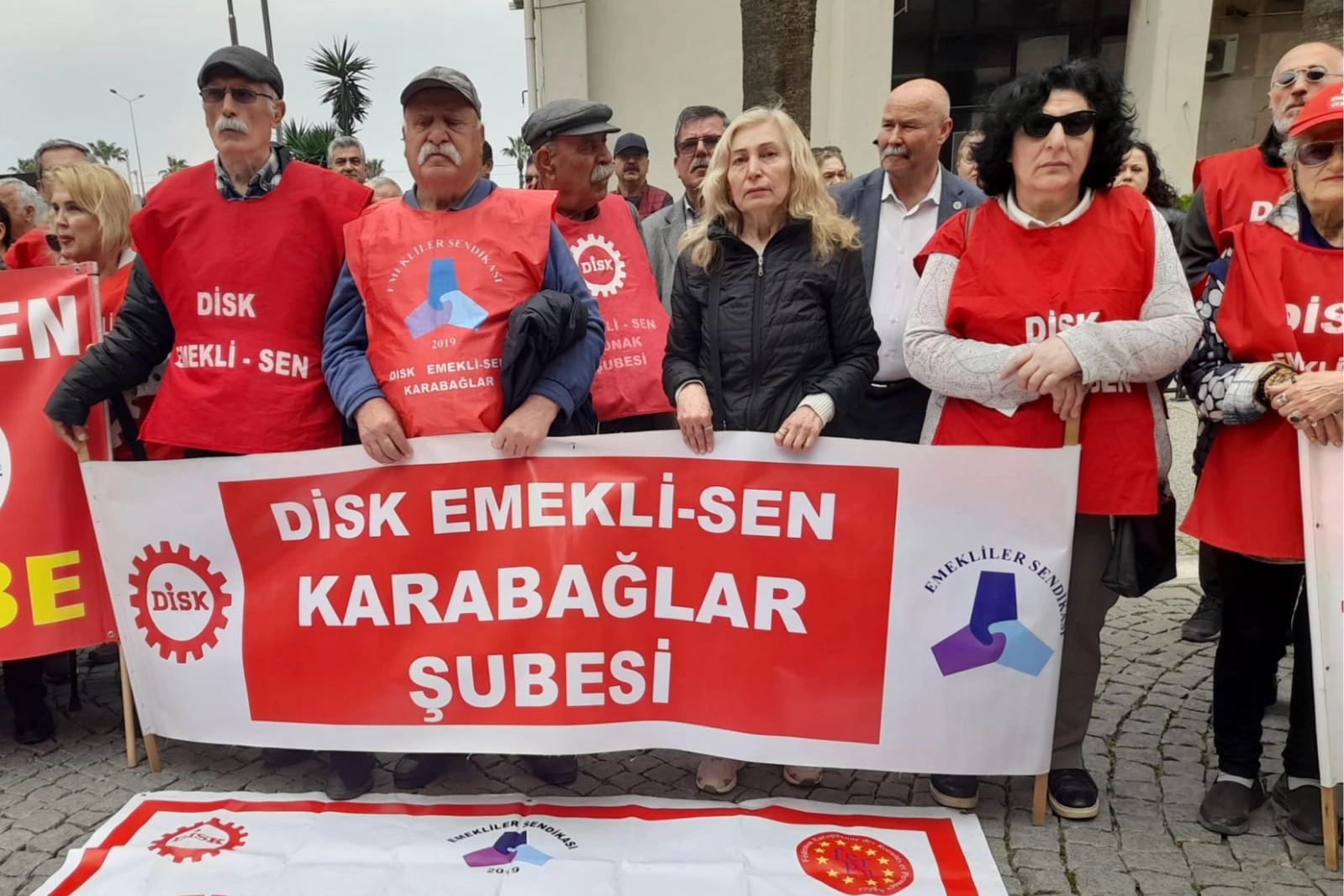 Milyonlarca emekli ve hak sahibi, yılın ilk ayından açlık sınırının