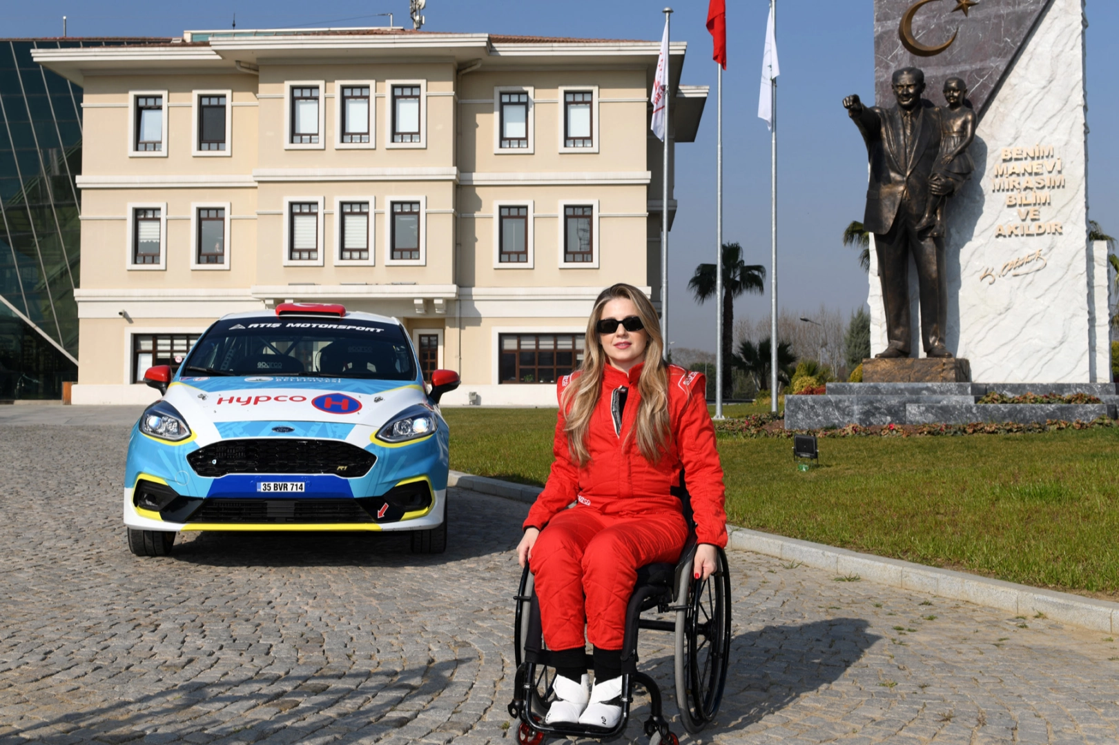 Dünyadaki ilk ve tek engelli kadın ralli pilotu olan Osmangazi