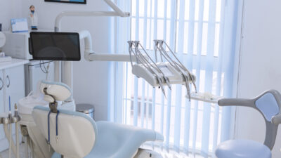 İstanbul’da Diş Muayene Fiyatları 2025: Hangi Tedavi Ne Kadar? Diş