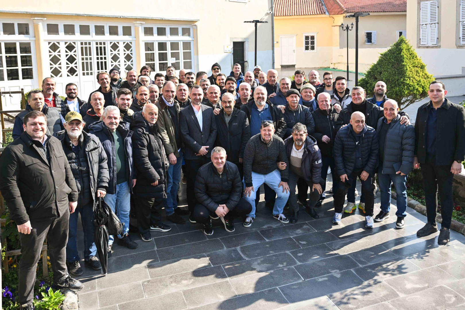 İzmir Bornova Belediyesi, ilçede faaliyet gösteren amatör spor kulüplerini bir