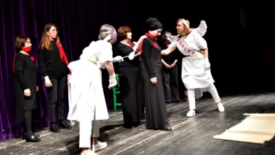 Çağdaş Yaşamı Destekleme Derneği (ÇYDD) İzmir Şubesi tarafından sahnelenen “Sus