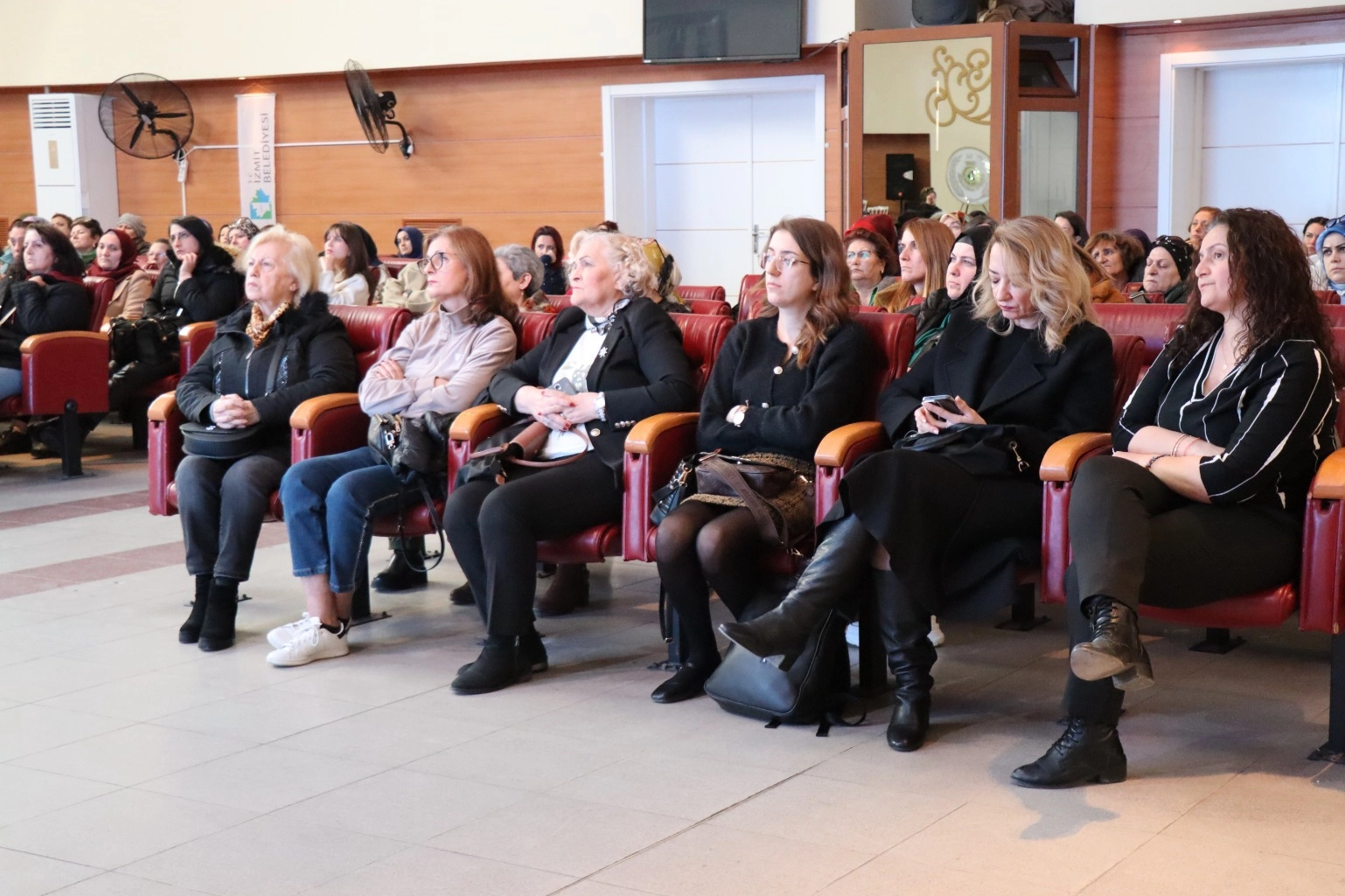 İzmit Belediyesi, Dünya HPV Farkındalık ve Bilinçlendirme Günü kapsamında düzenlediği