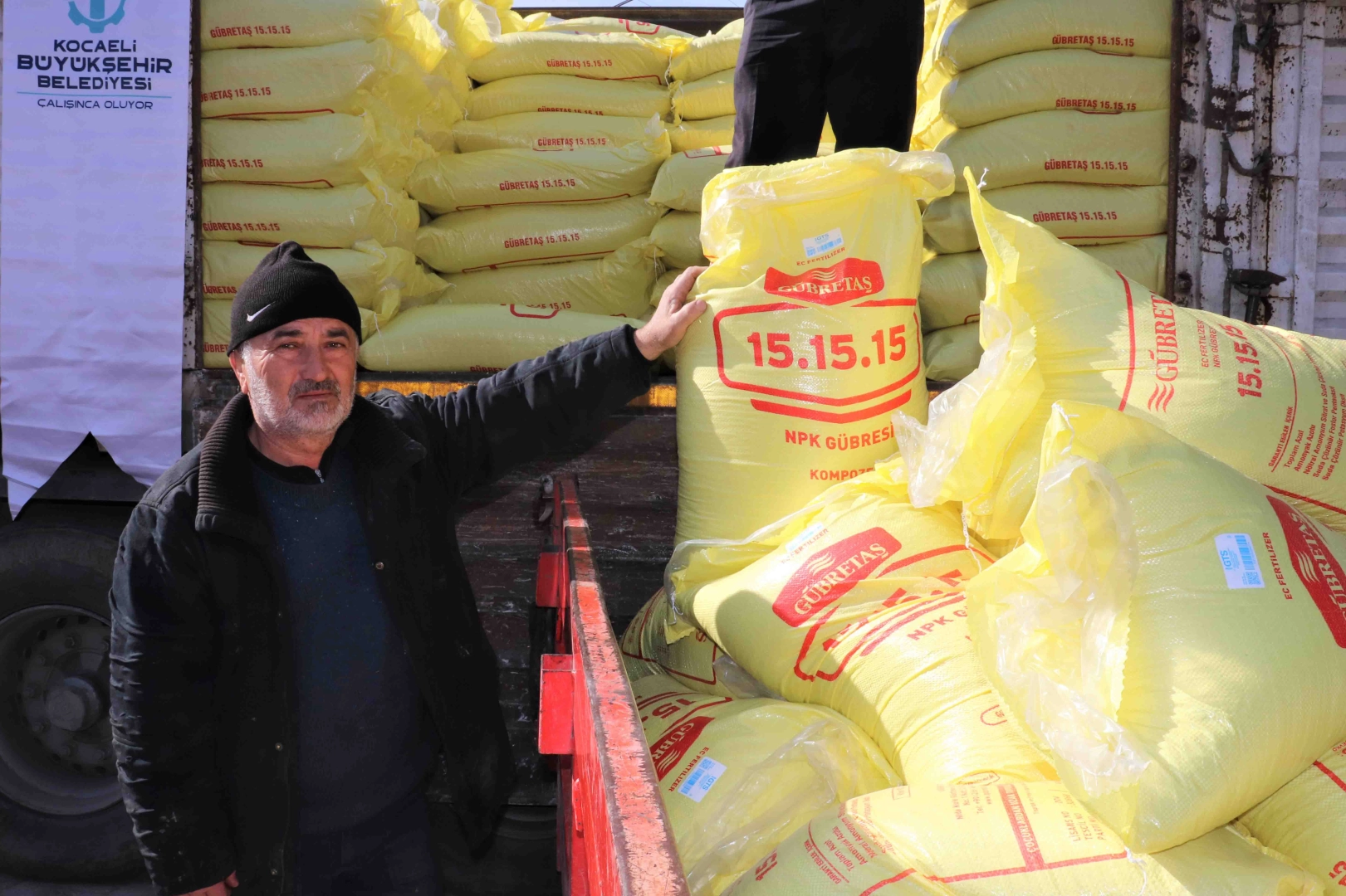 Kocaeli Büyükşehir Belediyesi, sebze yetiştiricilerine yüzde 50 hibeli 15-15-15 kompoze