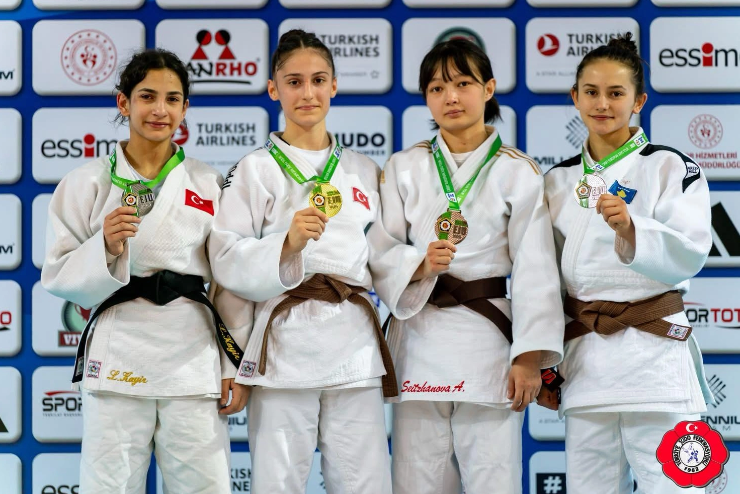 Konya Büyükşehir Belediyespor judo takımında mücadele eden Fatma Zehra Meki,
