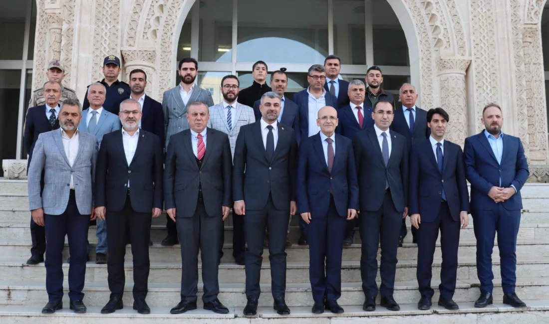 Hazine ve Maliye Bakanı Mehmet Şimşek, Mardin’in Midyat ilçesine geldi.